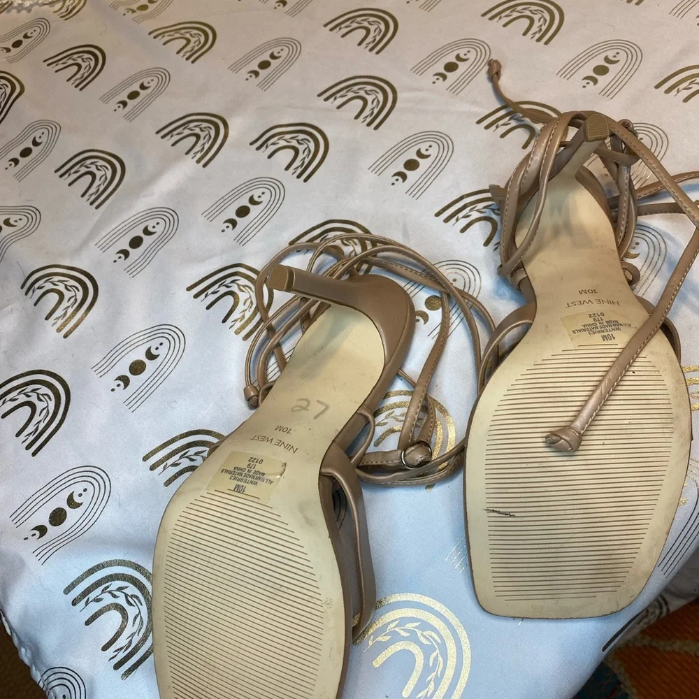 Nine West Tan Heels Modern Sophisticated Design